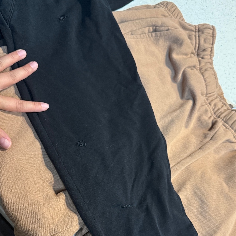 Alo Beige Sweatpants - Picture 15 of 16